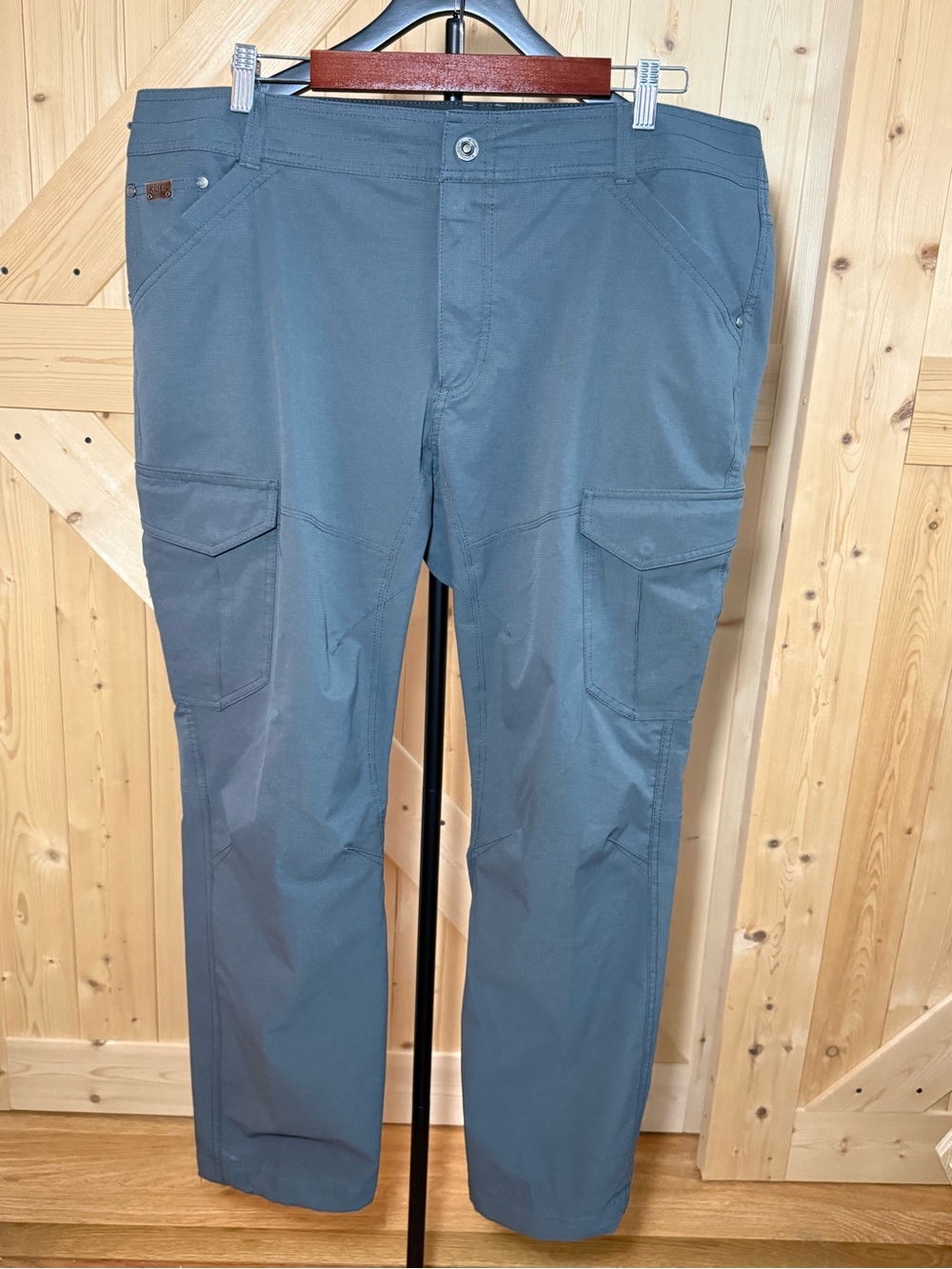 Men’s Kuhl Silencr Rogue Kargo Pants- size 40x30 Grey - Excellent Condition